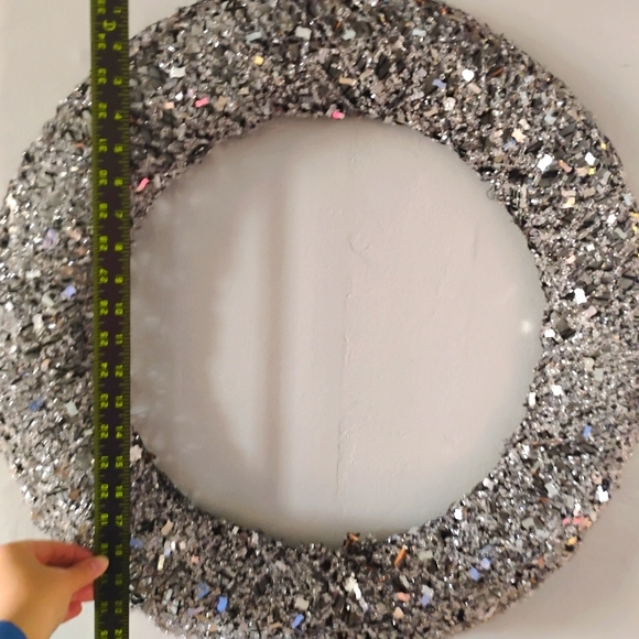 Pier One Silver Ice Woven Holiday Wreath 22" fine detailed ice crystals - Picture 7 of 12